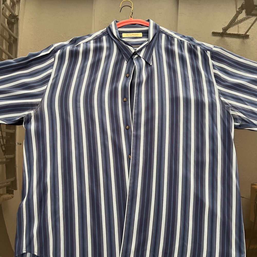 Long sleeved men’s silk Tommy Bahama